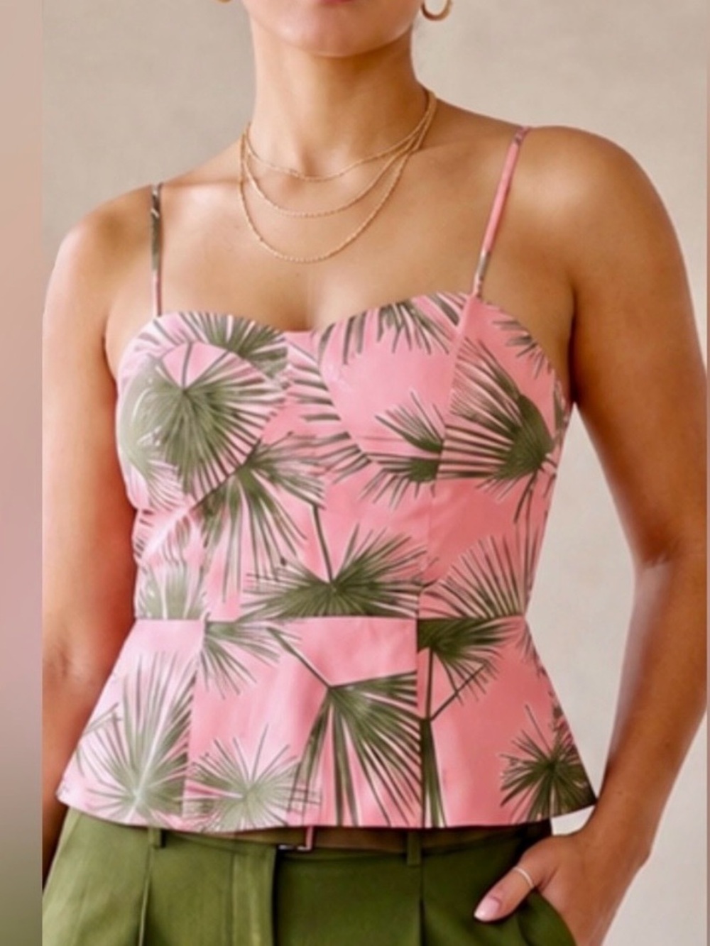 🍑 Peachy-Pink, Palm-Print, Smocked Peplum Top w/Sweetheart Neckline - size Large
